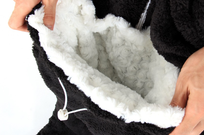 Illustration for article titled Carry Your Cat with This Fluffy Neko Suit